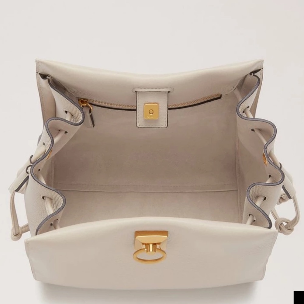 Mulberry Pebbled Leather Shoulder Bag in Light Beige with Gold Hardware - Picture 7 of 10